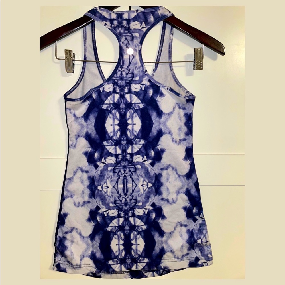 Lululemon blue and white patterned razor back tank top Size 4